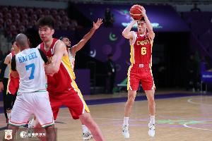 够自信！程帅澎小组赛场均15.3分 场均3.3记三分 三分命中率50%