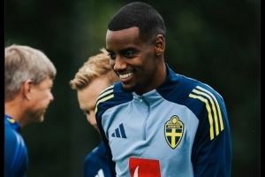 瑞典足协更新社媒，晒伊萨克国家队训练照