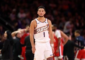 美记：太阳队没有传统控卫也能运转很好 布克回到了几年前的状态